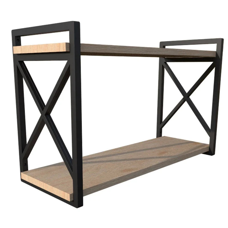 Prateleira industrial de madeira com suporte metálico preto em estilo moderno