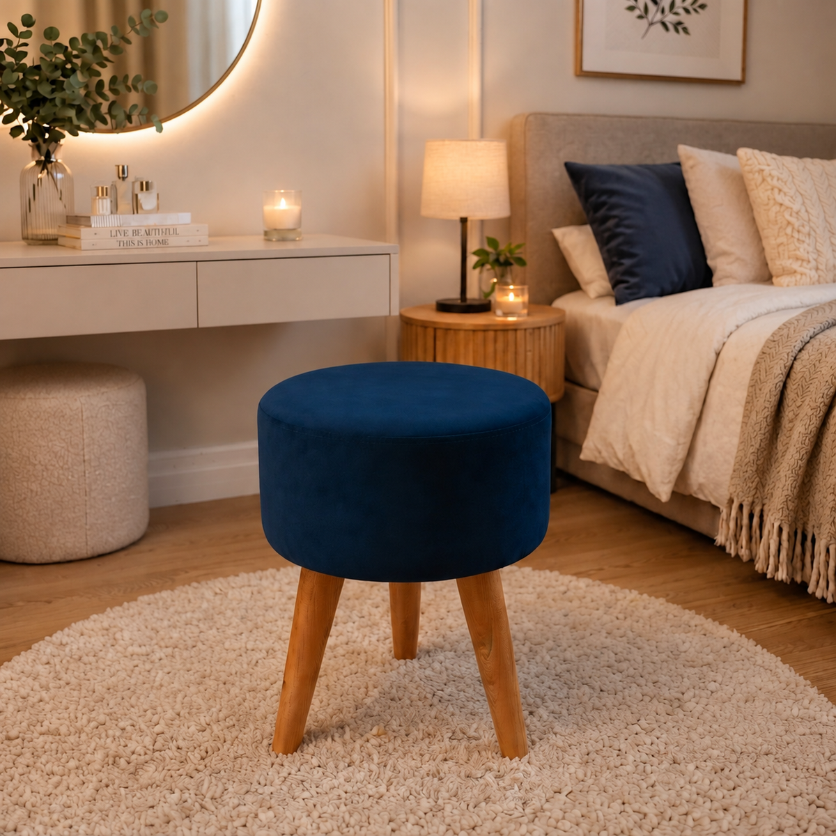 Banqueta Puff Decorativa azul em quarto aconchegante