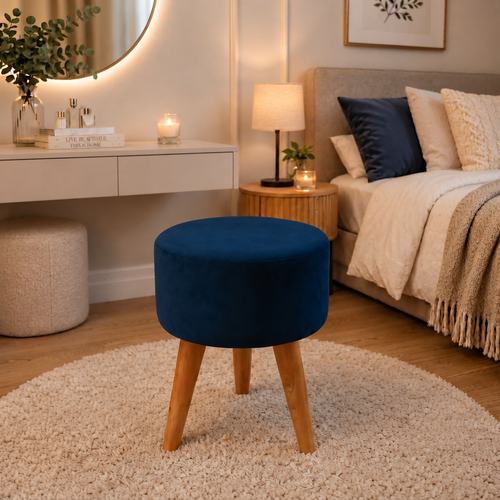 Banqueta Puff Decorativa azul em quarto aconchegante