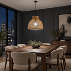 Lustre pendente artesanal em vime rattan com iluminação fria em ambiente noturno, imagem 4