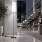 Luminária de Chão Minimalista Luz Ajustável em hall de casa moderna à noite com luz fria